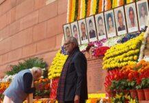 2001ರ ಸಂಸತ್ ದಾಳಿ: ಹುತಾತ್ಮ ಭದ್ರತಾ ಸಿಬ್ಬಂದಿಗೆ ಗೌರವ