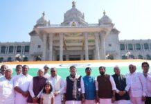 ಬೆಳಗಾವಿ: ವಿಶ್ವದ ಎರಡನೇ ಅತಿದೊಡ್ಡ ಖಾದಿ ರಾಷ್ಟ್ರೀಯ ಧ್ವಜ ಅನಾವರಣ