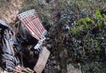 ಕಂದಕಕ್ಕೆ ಉರುಳಿ ಬಿದ್ದ ಟ್ರಕ್: 18 ಜನ ಕಾರ್ಮಿಕರು ಸಾವು