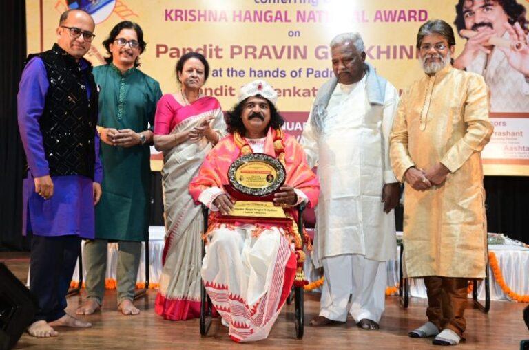 ಕೊಳಲು ಮಾಂತ್ರಿಕ ಗೋಡಖಿಂಡಿಗೆ ರಾಷ್ಟ್ರೀಯ ಪುರಸ್ಕಾರ ಕೊಳಲು ಮಾಂತ್ರಿಕ ಗೋಡಖಿಂಡಿಗೆ ರಾಷ್ಟ್ರೀಯ ಪುರಸ್ಕಾರ