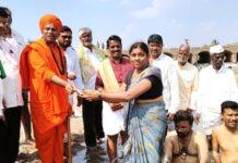 ಪುಣ್ಯಸ್ನಾನದಲ್ಲಿ ಪರಿಸರ ಜಾಗೃತಿ: ಕಡಲೆ ಹಿಟ್ಟಿನ ಪಾಕೇಟ್ ವಿತರಣೆ