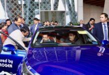 ಹಸಿರು ಹೈಡ್ರೋಜನ್ ಚಾಲಿತ ಕಾರಿನಲ್ಲಿ ಜೋಶಿ – ಗಡ್ಕರಿ ಪ್ರಯಾಣ