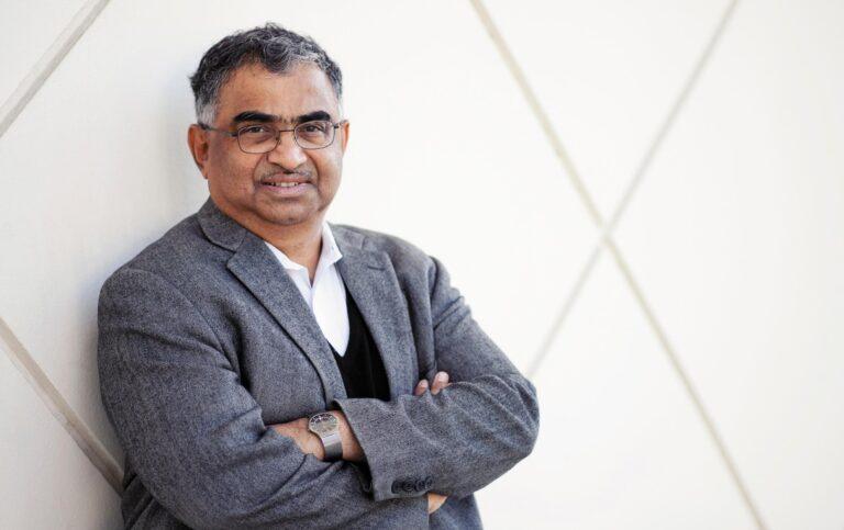 ರಾಯಲ್ ಸೊಸೈಟಿ ಚಿನ್ನದ ಪದಕ ಪಡೆದ ಶ್ರೀನಿವಾಸ ಕುಲಕರ್ಣಿ