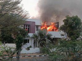 ಜನಾರ್ದನರೆಡ್ಡಿ, ಶ್ರೀರಾಮುಲುಗೆ ಸೇರಿದ ಮಾಡೆಲ್ ಹೌಸ್ಗೆ ಬೆಂಕಿ