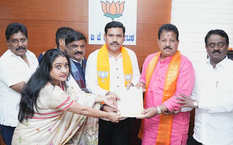 ಕೋಗಿಲು ಬಡಾವಣೆ ಪ್ರಕರಣ: BJP ಸತ್ಯಶೋಧನಾ ಸಮಿತಿ ವರದಿ ಸಲ್ಲಿಕೆ ಕೋಗಿಲು ಬಡಾವಣೆ ಪ್ರಕರಣ: BJP ಸತ್ಯಶೋಧನಾ ಸಮಿತಿ ವರದಿ ಸಲ್ಲಿಕೆ