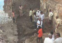 ಲಕ್ಕುಂಡಿಯಲ್ಲಿ ಪ್ರಾಚೀನ ಕೊಡಲಿ, ಕಂಬದ ಬೋದಿಗೆ ಪತ್ತೆ