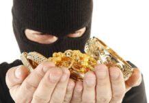 ವಿಜಯಪುರ ಜಿಲ್ಲೆಯಲ್ಲಿ ಹಾಡು ಹಗಲೇ ಬಂಗಾರದ ಅಂಗಡಿ ದರೋಡೆ