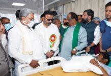 ಕಟೌಟ್ ಕುಸಿತ ಪ್ರಕರಣ: ಗಾಯಾಳು ಯೋಗಕ್ಷೇಮ ವಿಚಾರಿಸಿದ ಸಿಎಂ