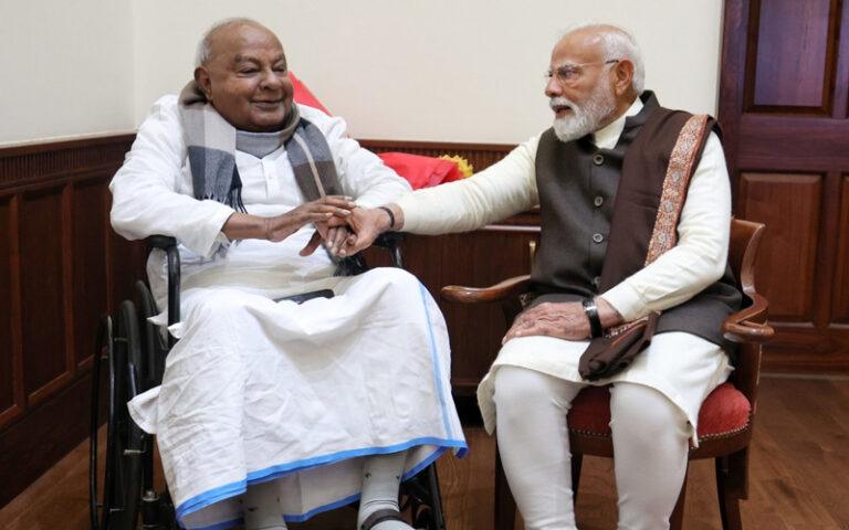 ಅಧಿವೇಶನದ ನಡುವೆ ಪ್ರಧಾನಿ – ಮಾಜಿ ಪ್ರಧಾನಿ ಮಹತ್ವದ ಭೇಟಿ