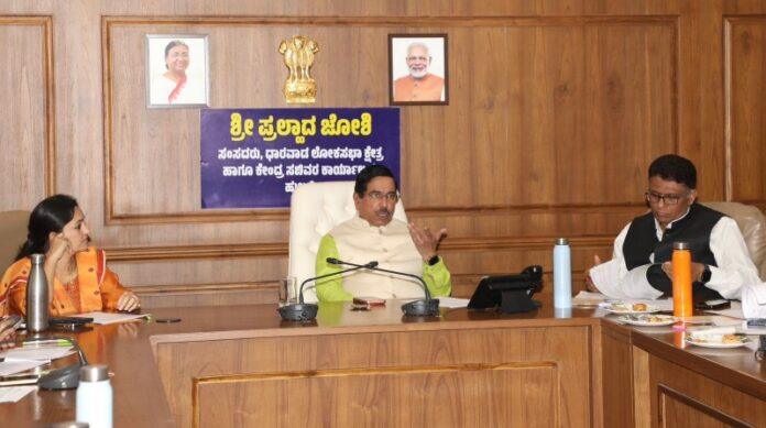 prahlad-joshi-reviews-railway-development-works-hubballi-swr-meeting