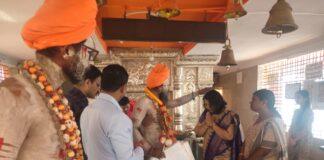 ನಾಗಾ ಸಾಧುಗಳ ಆಶೀರ್ವಾದ ಪಡೆದ ಧಾರವಾಡ ಜಿಲ್ಲಾಧಿಕಾರಿ