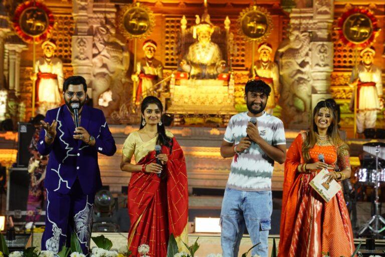 ಹಂಪಿ ಉತ್ಸವದಲ್ಲಿ ಗಿಲ್ಲಿ-ಕಾವ್ಯ ಜೋಡಿ ಮೋಡಿ