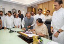 ಮಹಾರಾಷ್ಟ್ರದ ಮೊದಲ ಮಹಿಳಾ ಡಿಸಿಎಂ ಸುನೇತ್ರಾ ಅಧಿಕಾರ ಸ್ವೀಕಾರ