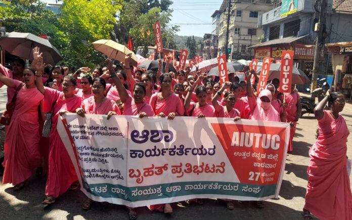 asha-workers-protest-karwar-salary-hike-demand-uttara-kannada