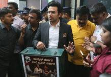 METRO ದರ ಏರಿಕೆ ವಿರುದ್ಧ ಖಾಲಿ ಟ್ರಂಕ್ ಹಿಡಿದು ತೇಜಸ್ವಿ ಪ್ರತಿಭಟನೆ