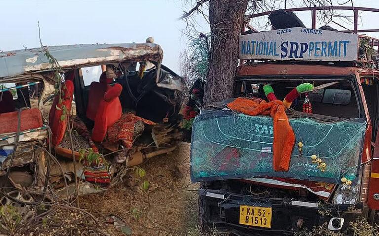 ರೋಣ: ಭೀಕರ ಅಪಘಾತ – ಮೂವರು ಸ್ಥಳದಲ್ಲೇ ಸಾವು, 15 ಮಂದಿ ಗಾಯ