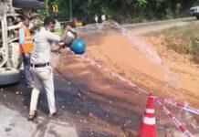 ಸಿದ್ದಾಪುರ: ಜಲ್ಲಿ ತುಂಬಿದ್ದ ಲಾರಿ ಪಲ್ಟಿ, ಡೀಸೆಲ್ ಸೋರಿಕೆ – 112 ಸಿಬ್ಬಂದಿ ಸಮಯಪ್ರಜ್ಞೆ