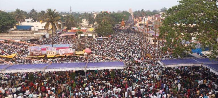 ಲಕ್ಷಾಂತರ ಭಕ್ತರ ಮಧ್ಯೆ ಶ್ರೀ ಸಿದ್ಧಾರೂಢ ರಥೋತ್ಸವ
