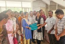 ದಾಂಡೇಲಿಯಲ್ಲಿ ಖಾದಿ ಉಡುಪು ಖರೀದಿಗೆ ತಾತ್ಕಾಲಿಕ ಮಳಿಗೆ