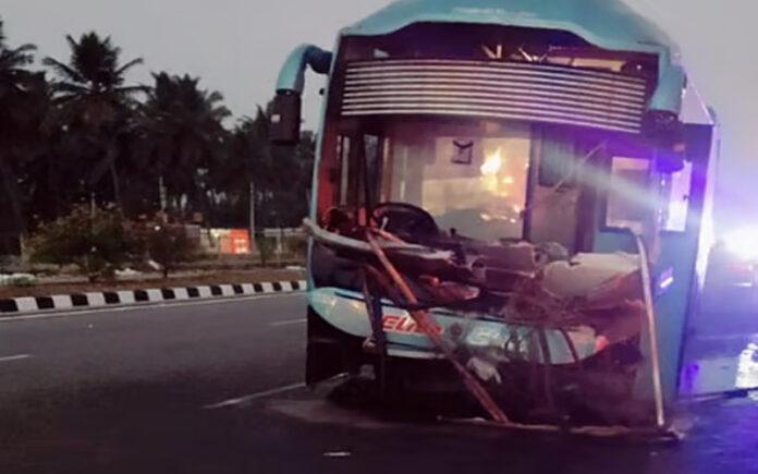 bangalore-mysore-expressway-bus-accident-four-dead-ramanagara