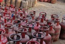 ಹುಬ್ಬಳ್ಳಿ ಹೋಟೆಲ್ ಮೇಲೆ ದಾಳಿ: 25 ಅನಧಿಕೃತ LPG ಸಿಲಿಂಡರ್ ವಶ