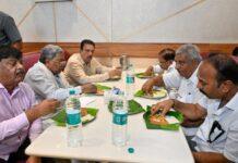 ಮೈಸೂರಿನ ಮೈಲಾರಿ ಹೋಟೆಲ್ನಲ್ಲಿ ದೋಸೆ ಸವಿದ ಸಿಎಂ