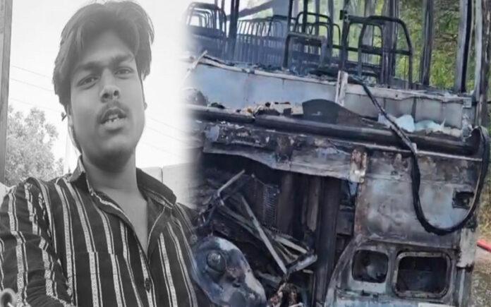 vijayapura-bus-bike-accident-youth-burnt-alive-kannolli-2026