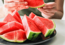 ಕಲ್ಲಂಗಡಿ ಹಣ್ಣಿನ ಈ ‘ಕೆಂಪು’ ಬಣ್ಣದ ಹಿಂದೆ ಅಡಗಿದೆ ಅಪಾಯ! ಕೇವಲ 10 ಸೆಕೆಂಡ್ನಲ್ಲಿ ಪತ್ತೆಹಚ್ಚಿ; ಹಣ್ಣು ಕೆಮಿಕಲ್ ಮುಕ್ತವೇ?