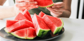 ಕಲ್ಲಂಗಡಿ ಹಣ್ಣಿನ ಈ ‘ಕೆಂಪು’ ಬಣ್ಣದ ಹಿಂದೆ ಅಡಗಿದೆ ಅಪಾಯ! ಕೇವಲ 10 ಸೆಕೆಂಡ್ನಲ್ಲಿ ಪತ್ತೆಹಚ್ಚಿ; ಹಣ್ಣು ಕೆಮಿಕಲ್ ಮುಕ್ತವೇ?