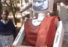 ತಮಿಳುನಾಡಿನಲ್ಲಿ ವೋಟ್ ಹಾಕಲು ಬಂದವರಿಗೆ ರೋಬೋಟ್ನಿಂದ ಸ್ವೀಟ್ ಸರ್ಪ್ರೈಸ್? ಏನದು ಗೊತ್ತಾ?