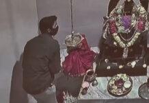 ಗರ್ಭಗುಡಿಗೆ ನುಗ್ಗಿದ ಕಳ್ಳ : ಚಿನ್ನಾಭರಣ ಕಳವು – CCTVಯಲ್ಲಿ ಸೆರೆ