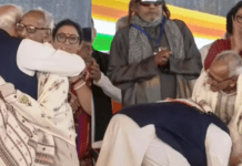 ಬಂಗಾಳದ ‘ಬ್ರಿಗೇಡ್’ನಲ್ಲಿ ಮೋದಿ ಮ್ಯಾಜಿಕ್; 98ರ ಹರೆಯದ ಹಿರಿಯನಿಗೆ ಪ್ರಧಾನಿ ನಮನ! ಕೇಸರಿ ಪರ್ವಕ್ಕೆ ಸಾಕ್ಷಿಯಾದ ಅಭಿಮಾನಿಗಳು