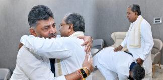 ಸಿದ್ದರಾಮಯ್ಯ ಕಾಲಿಗೆ ಬಿದ್ದ ಡಿಕೆ ಶಿವಕುಮಾರ್; ಸಿಎಂ ನಿವಾಸದ ಹೈ-ವೋಲ್ಟೇಜ್ ಉಪಾಹಾರ ಸಭೆಯಲ್ಲಿ ನಡೆದಿದ್ದೇನು?