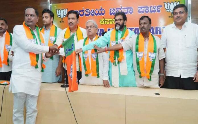 kadu-gollar-sangha-president-rajanna-joins-bjp
