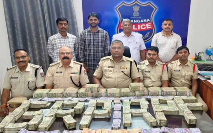 rs-1-22-crore-suspected-hawala-cash-seized-in-devagiri-express