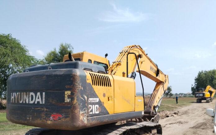 eight-excavators-seized-in-illegal-sand-mining-crackdown-on-krishna-river-in-surpur