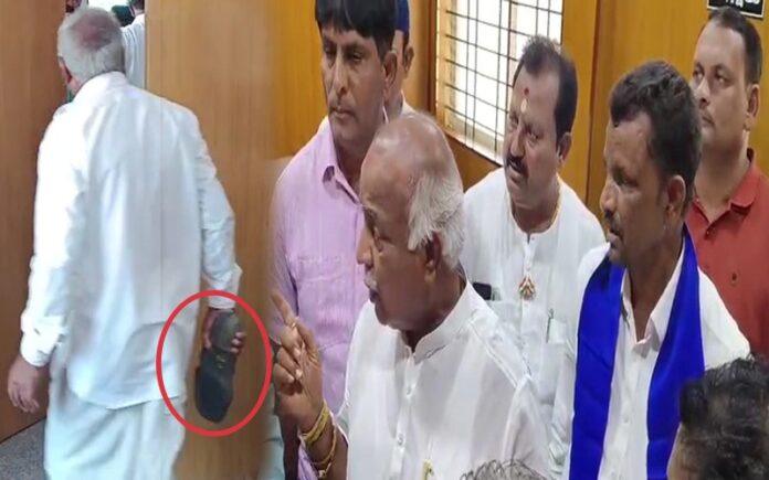 farmer-assaults-btda-official-over-delay-in-site-and-compensation-distribution-in-bagalkot