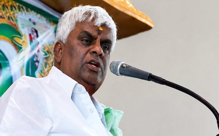 hd-revanna-says-deve-gowda-does-not-need-rajya-sabha-seat-gt-devegowda-will-stay-in-jds