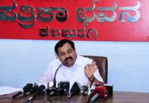 ರೈತರಿಗೆ ಗೊಬ್ಬರ ಸಿಗದಿದ್ದರೆ ಅದರ ಹಿಂದೆ ಹಗರಣದ ವಾಸನೆ