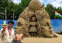 ರಷ್ಯಾ ಗ್ರ್ಯಾಂಡ್ ಸ್ಯಾಂಡ್ ಮಾಸ್ಟರ್ ಕಪ್ ಗೆದ್ದ ಮೊದಲ ಭಾರತೀಯ