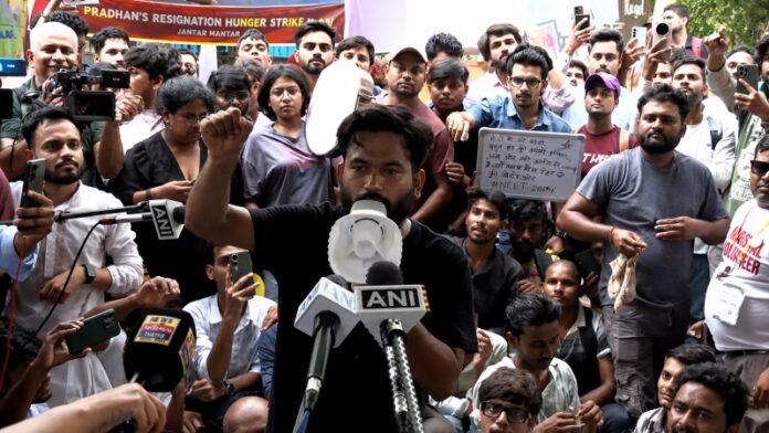 abhijit-deepke-begins-hunger-strike-after-sonam-wangchuk-hospitalised