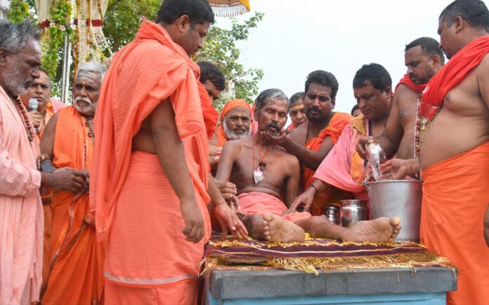 gadag-rachoteshwara-swamiji-completes-33-day-shivayoga-samadhi
