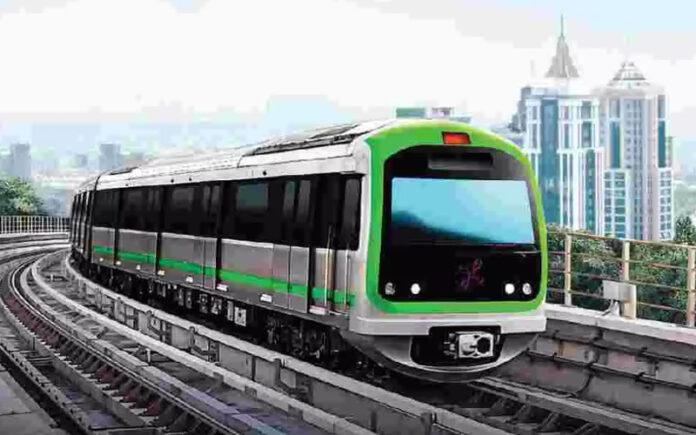 rajajinagar-metro-track-jump-woman-rescued-green-line-service-delayed