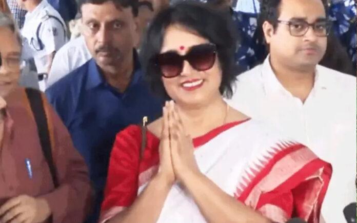 taslima-nasrin-returns-kolkata-after-19-years
