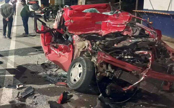 haveri-car-collides-with-parked-lorry-three-dead-three-injured