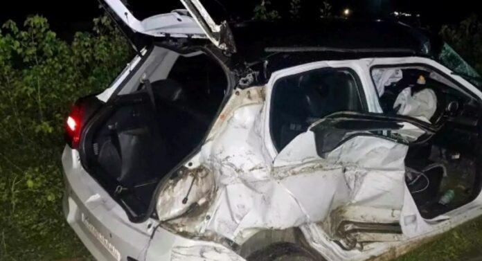 kottigehara-road-accident-cylinder-lorry-car-collision-three-dead
