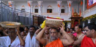 ಗುರುರಾಯರಿಗೆ ರಂಗನಾಥಸ್ವಾಮಿಯ ಶೇಷವಸ್ತ್ರ ಸಮರ್ಪಣೆ