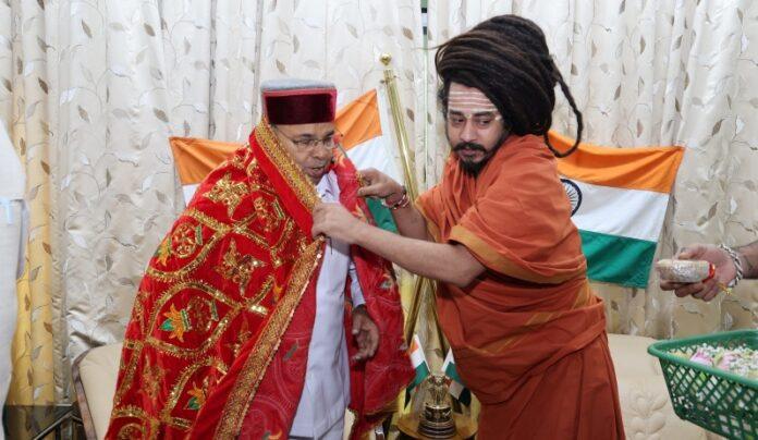 Amarnatheshwar Math Peethadhipati meets Governor