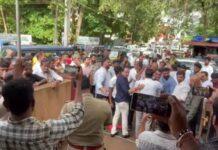 ಕಾಂಗ್ರೆಸ್ನಲ್ಲಿ ಭಿನ್ನಮತ ಸ್ಫೋಟ: ಶಾಸಕರ ಎದುರೇ ಕಾರ್ಯಕರ್ತರ ಜಟಾಪಟಿ