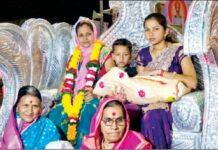200 ವರ್ಷ ಬಳಿಕ ಹೆಣ್ಣುಮಗು ಜನನ: ರಥದಲ್ಲಿ ಕೂರಿಸಿ ಸ್ವಾಗತ